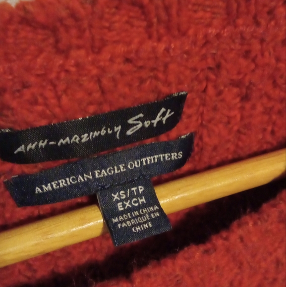 AMERICAN EAGLE OUTFITTERS red sweater - Picture 4 of 5